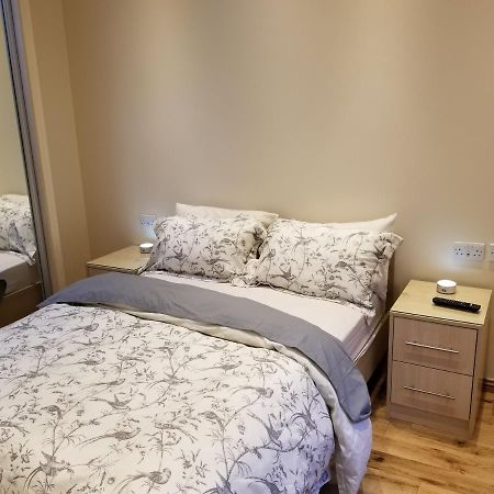London Luxury Apartment 4 Bedroom Sleeps 12 People With 4 Bathrooms 1 Min Walk From Station Wanstead Buitenkant foto