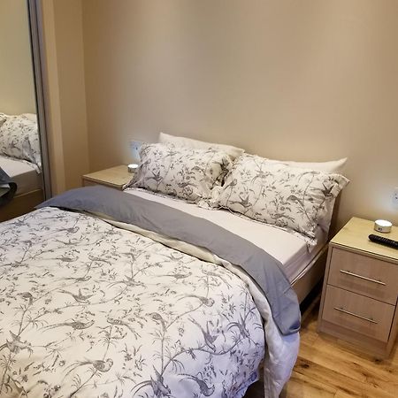 London Luxury Apartment 4 Bedroom Sleeps 12 People With 4 Bathrooms 1 Min Walk From Station Wanstead Buitenkant foto