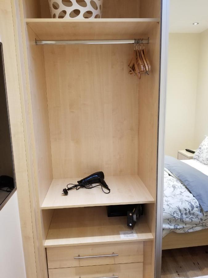 London Luxury Apartment 4 Bedroom Sleeps 12 People With 4 Bathrooms 1 Min Walk From Station Wanstead Buitenkant foto