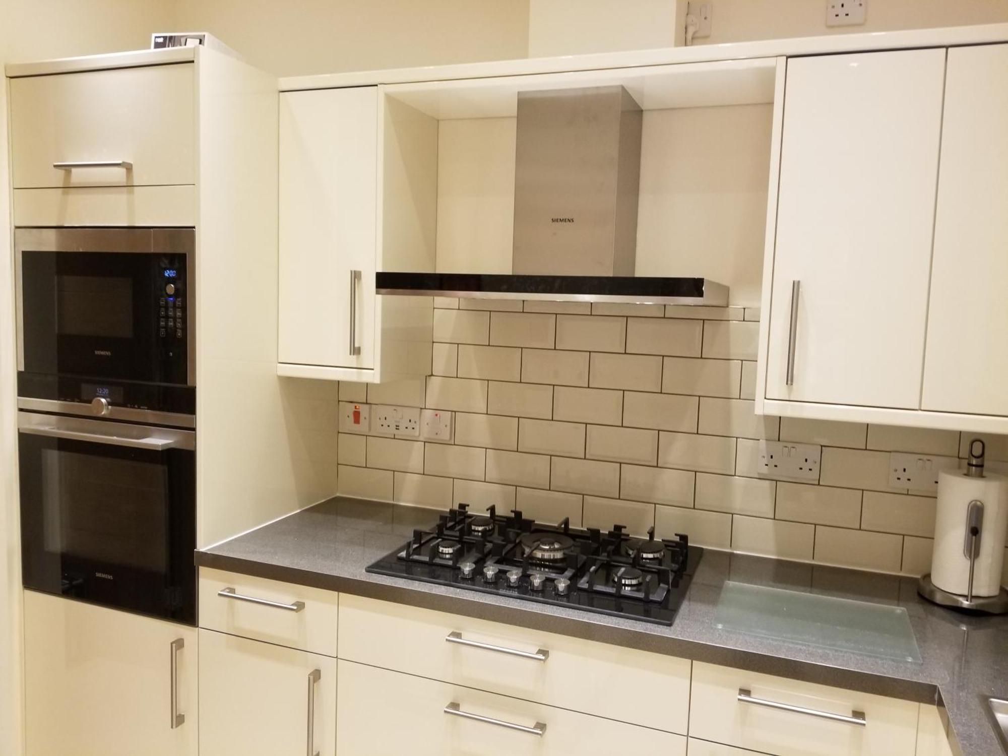 London Luxury Apartment 4 Bedroom Sleeps 12 People With 4 Bathrooms 1 Min Walk From Station Wanstead Buitenkant foto