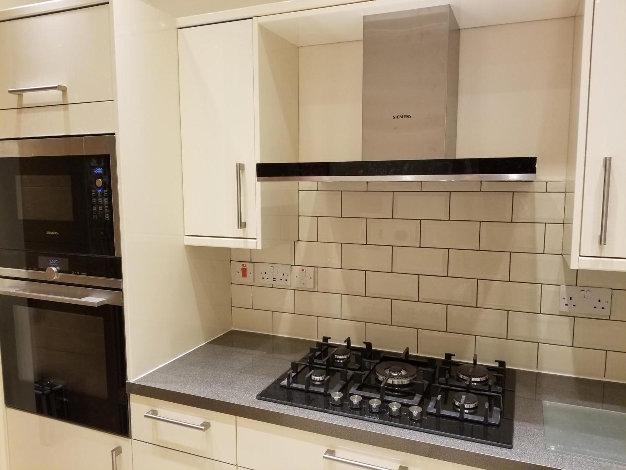 London Luxury Apartment 4 Bedroom Sleeps 12 People With 4 Bathrooms 1 Min Walk From Station Wanstead Buitenkant foto