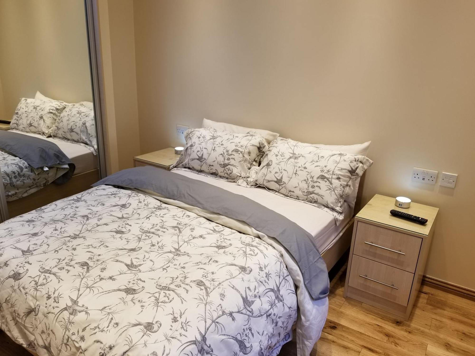 London Luxury Apartment 4 Bedroom Sleeps 12 People With 4 Bathrooms 1 Min Walk From Station Wanstead Buitenkant foto